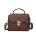 Sac bandoulière en cuir PU marron foncé avec motif litchi, fermoir argenté et poignée - Marron