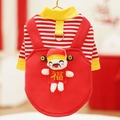 Festliches rotes Haustier-Sweatshirt mit 3D-Glückspuppe und D-Ring für Hunde und Katzen - S / Zweibeiniges Hemd - Rot Gestreifter Glücksgott