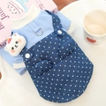 Abito per cani in denim a pois con decoro a orsetto e anello a D per guinzaglio - XS / Abito in denim a pois blu a due gambe(462)