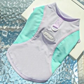 Dettaglio del gilet traspirante in seta di ghiaccio con anello a D e etichetta SPORT - S (Torace 35cm) / Blu Lago e Viola (Gilet in Seta di Ghiaccio)