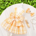 Vestido para perro a cuadros naranjas con arnés y lazo a juego en un pedestal - XL (Pecho 50 cm, Sugerido 5,5-7 kg) / Conjunto de Uniforme JK de 3 Piezas (Modelo 273E) / Cuadros Amarillo Brillante