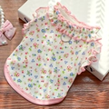 Dettaglio gilet floreale per animali con collo a balze e anello a D per il guinzaglio - XS (Torace 30cm) / Gilet Rosa Con Volant