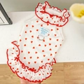 Dettaglio dell'abito per animali con stampa a cuore, cotone a coste e anello a D per guinzaglio - XS / Motivo a Cuore Rosso