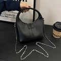 Petit sac en cuir souple noir avec chaîne argentée amovible pour femme élégante - Noir