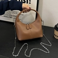 Sac demi-lune en cuir souple marron avec bandoulière chaîne et double fermeture - Marron