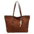 Braune Shopper-Tasche aus Wildlederimitat mit Karoprägung und dekorativem Holzperlen-Quasten - Ohne Anhänger / Braun