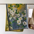 Écharpe jacquard style peinture à l'huile avec fleurs blanches et pompons doux - Anzu Rika