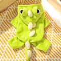 Detail van heldergroene dinosaurus huisdier onesie met zachte pluche en decoratie - 4XL / Groenoog Dino