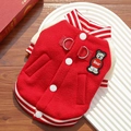 Dettaglio gilet da baseball in pile rosso per animali con anello a D e orsetto - XS / Rosso Cina