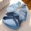 Détail du gilet tricoté pour animaux avec motif chevrons bleus et fermeture éclair en métal - XS / Bleu