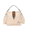 Borsa a secchiello beige con manici marroni a contrasto e logo a canguro in metallo lucido - Bianco