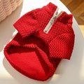 Gros plan d'un pull en tricot rouge épais pour animaux avec motif ondulé et fermeture éclair - XS (Poitrine 30cm) / Rouge Motif Vagues Demi-Zip