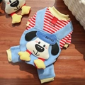 Dettaglio tuta in pile per animali con bretelle blu, maglia a righe e anello a D - XS(Torace 30cm 0,5-1,5kg) / Tuta a righe rosse (511四脚衣红条纹)