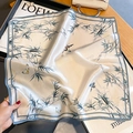 Foulard quadrato in 100% seta di gelso con eleganti stampe di foglie di bambù e farfalle - 53*53cm / Beige
