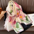 Leichtes Strandtuch mit Blumenmuster, rosa Lotosblüten und weicher Seidentextur - Rosa Kante