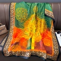Elegante sciarpa in finta seta con sfumatura e stampa Albero della Vita su divano in pelle - Sfumato Verde Arancio Albero della Vita (F-395-Verde)