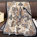 Elegante sciarpa in seta con stampa paisley e dettagli arancioni su divano in pelle - 90*180cm / Bianco (F-398)