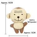 Dettaglio giocattolo scimmia di peluche per cani con trama a coste e altezza 16cm - Forma di scimmia