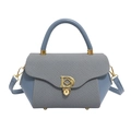 Bolso bandolera bicolor azul gris con cierre en D dorado y asa superior de diseño - Azul