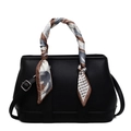 Zwarte bucket bag met litchi-patroon, decoratieve zijden sjaal en een schouderriem - Zwart