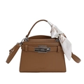 Sac trapèze marron en cuir litchi avec fermoir argenté, bandoulière et foulard soie - Marron (Fermoir Argenté)