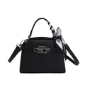 Sac à main Kelly en cuir grainé noir avec foulard rayé et fermoir en métal argenté - Noir (Fermoir Argenté)