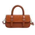 Borsa a mano in pelle marrone con decoro in legno ondulato e tracolla regolabile - Marrone Giallastro