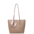 Bolso tote café claro con textura litchi y bufanda de pata de gallo decorativa en asa - Albaricoque