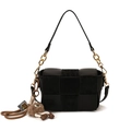 Bolso de hombro tejido negro con cadena dorada y accesorio de colgante de mono - Sin Colgante / Negro