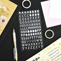 Silberne Alphabet-Aufkleber für DIY-Scrapbooking mit 3D-Prägung auf schwarzem Grund - Silberne Cartoon Buchstaben