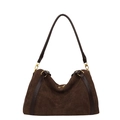 Dunkelbraune Shopper-Tasche aus mattem Wildleder mit glatten Lederriemen und Gold-Details - Braun