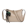 Borsa tote beige a pieghe da donna con ciondolo a fragola e tracolla regolabile - Senza Ciondolo / Cachi