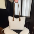 Elegante borsa tote bianco crema con manici in pelle marrone scuro e trama a grana fine - Senza Ciondolo / Bianco Sporco