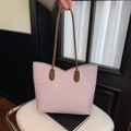 Borsa tote in pelle martellata rosa chiaro con manici marroni e tasca frontale elegante - Senza Ciondolo / Rosa