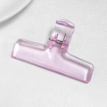 Clip in acrilico traslucido viola chiaro per ufficio e cancelleria, design moderno - Rosa