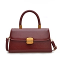 Bolso bandolera de cuero encerado rojo oscuro con cierre metálico dorado vintage - Rojo