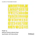 Gele alfanumerieke stickers met letters en cijfers in een vetgedrukt lettertype - Geel