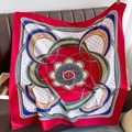 Classico foulard di lusso in seta con motivi floreali e bordo rosso vivace - Rosso