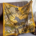 Grand foulard en soie à imprimé zèbre floral avec bordure jaune sur meuble en cuir - Imprimé Floral Zèbre Tropical (XW-65-黄色) / Jaune