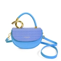 Blaue Satteltasche mit lila Webklappe, vertikaler Streifentextur und goldener Griff - Blau