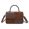Elegante bolso bicolor marrón con textura plisada y correa de hombro ajustable - Marrón