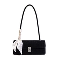 Elegante bolso de hombro negro con textura de rayas, pañuelo de seda y hebilla de diamante - Negro