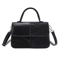 Bolso de mano moderno con diseño de retazos de cuero y correa de hombro ajustable - Negro