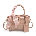 Rosa Patchwork-Handtasche mit transparenten PVC-Einsätzen und kariertem Seidenschal - Rosa