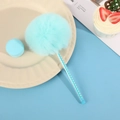 Penna gel con pompon azzurro e fusto con motivo a pois bianchi decorativo - Penna Pompon Pois Celeste