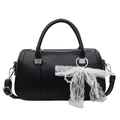 Sac à main Boston minimaliste noir texturé avec nœud en dentelle et perles - Avec Pendentif / Noir