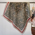 Vintage λαδί μαντήλι με σχέδιο paisley και κόκκινο ριγέ περίγραμμα σε επίδειξη - 68*68cm / FW-82-Πράσινο