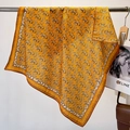 Carré de soie jaune à motif géométrique mors de cheval et imprimé de chaînes élégantes - Jaune