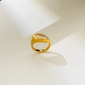 Macro-opname van ring met marquise-zirkonia en 18K vergulde roestvrijstalen band - US 6 / Marquise Zirkonia