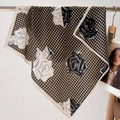 Detail of satin square scarf featuring houndstooth pattern and rose floral print - 68*68cm / Beige Edge